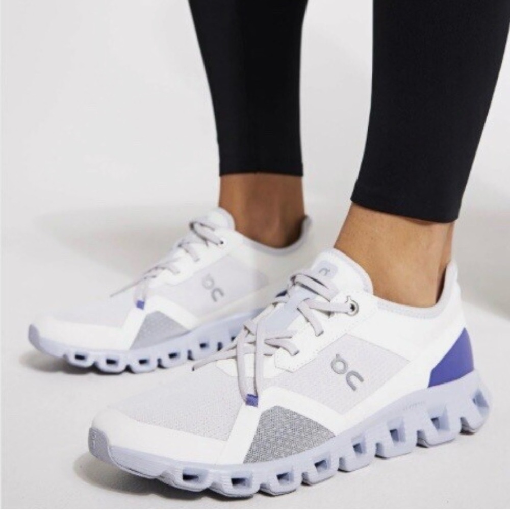 On Running Cloud X 3 AD Women’s size 8.5 Athletic Running Shoe White Blue